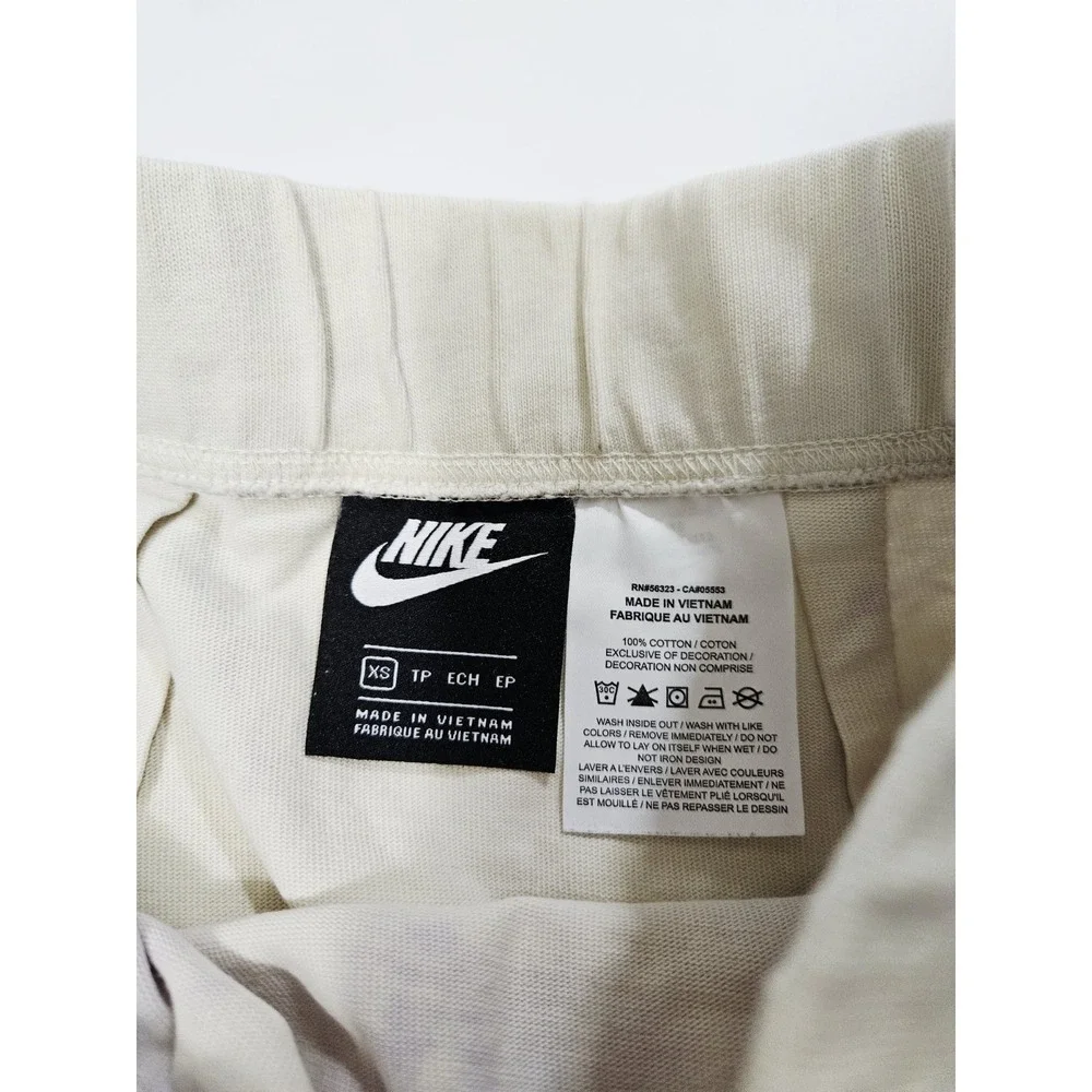 Nike Size XS Sportswear Women's‎ White With Purple Accent Skirt